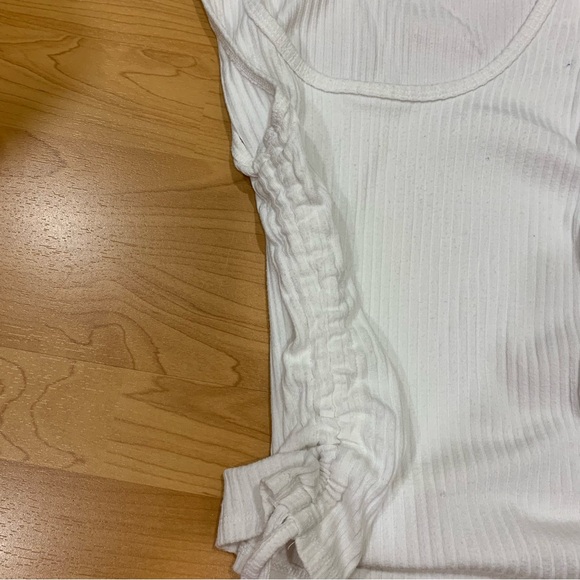 3/$15 White rib knit cropped tie tank top - Picture 3 of 4